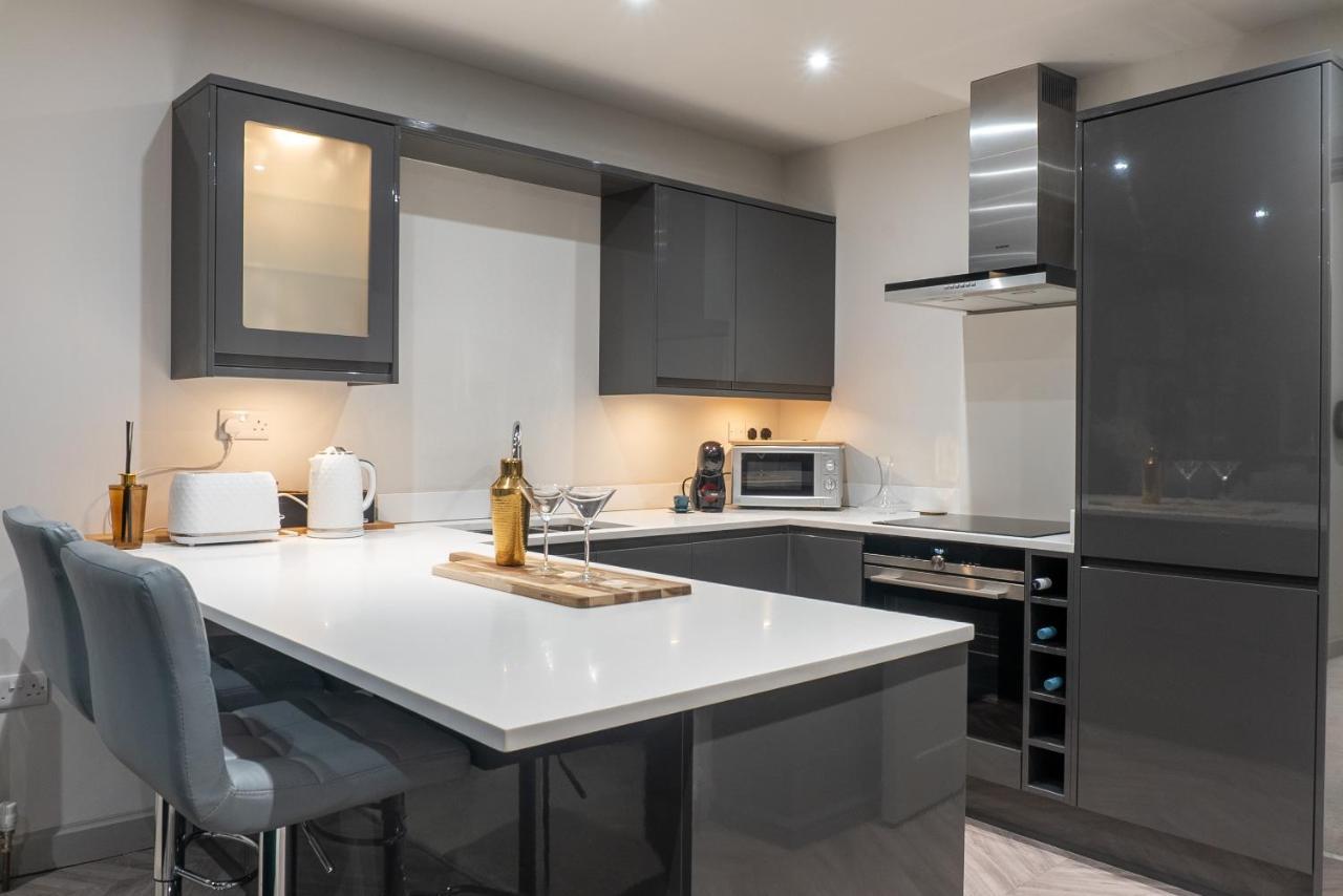 Spring Mount Huge Luxury Full Apartment- Harrogate Centre-Two Extremely Comfy Kingsize Bedrooms-Fully Equipped Modern Kitchen-Cosy Living Room With Huge Tv Buitenkant foto