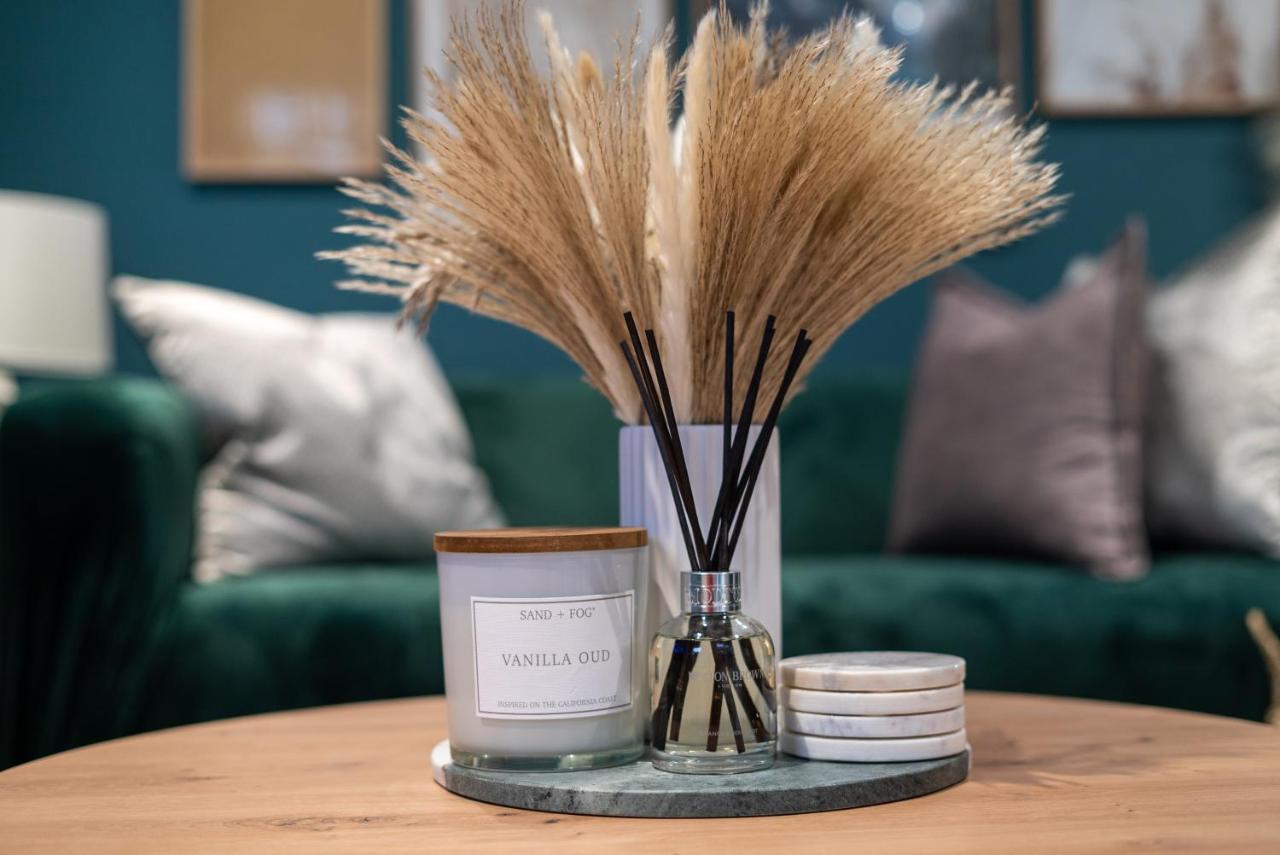 Spring Mount Huge Luxury Full Apartment- Harrogate Centre-Two Extremely Comfy Kingsize Bedrooms-Fully Equipped Modern Kitchen-Cosy Living Room With Huge Tv Buitenkant foto