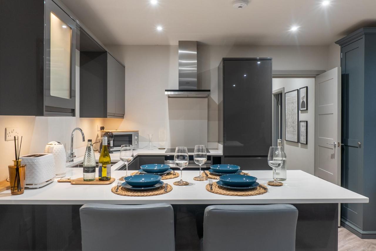 Spring Mount Huge Luxury Full Apartment- Harrogate Centre-Two Extremely Comfy Kingsize Bedrooms-Fully Equipped Modern Kitchen-Cosy Living Room With Huge Tv Buitenkant foto