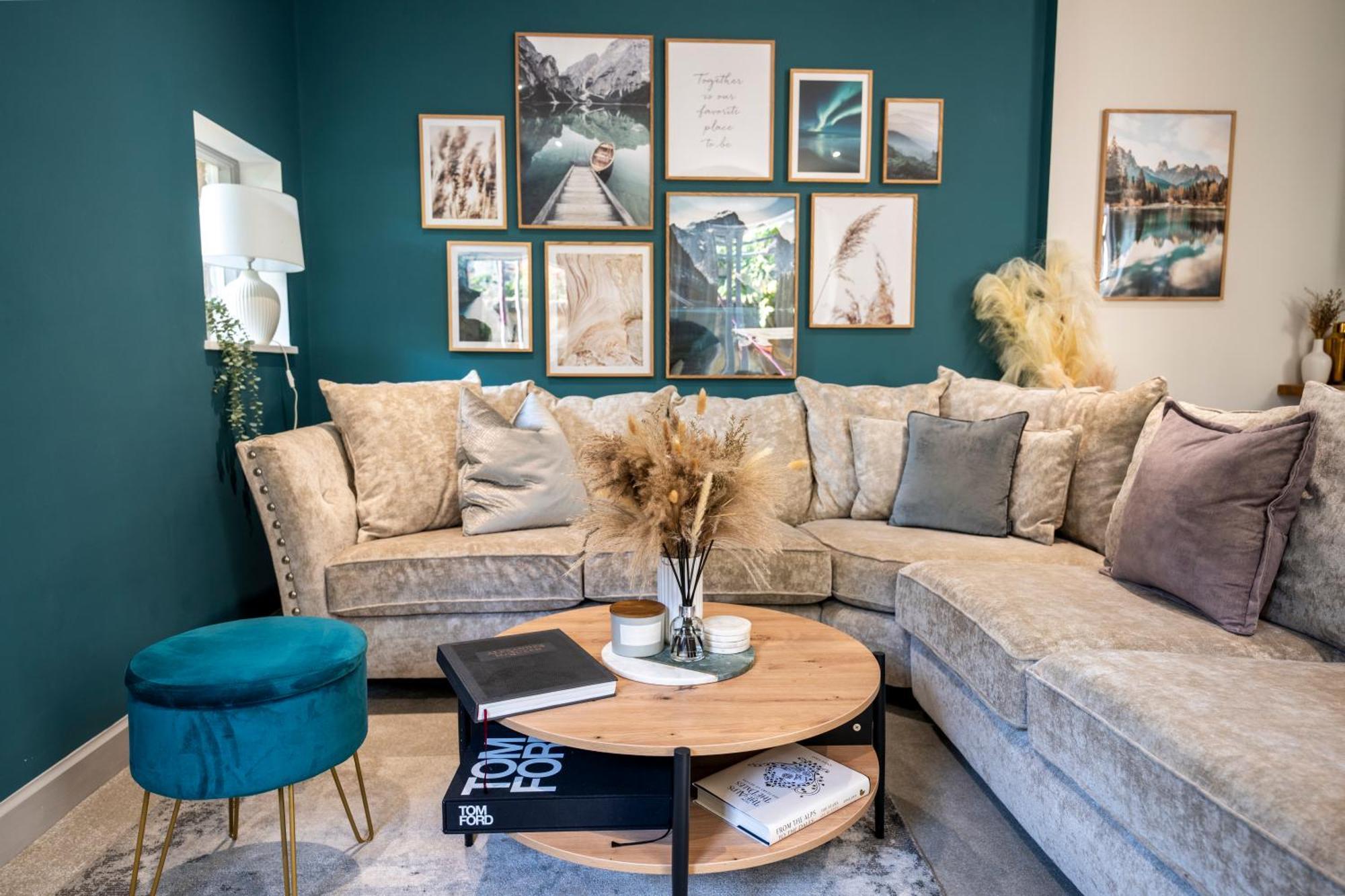 Spring Mount Huge Luxury Full Apartment- Harrogate Centre-Two Extremely Comfy Kingsize Bedrooms-Fully Equipped Modern Kitchen-Cosy Living Room With Huge Tv Buitenkant foto