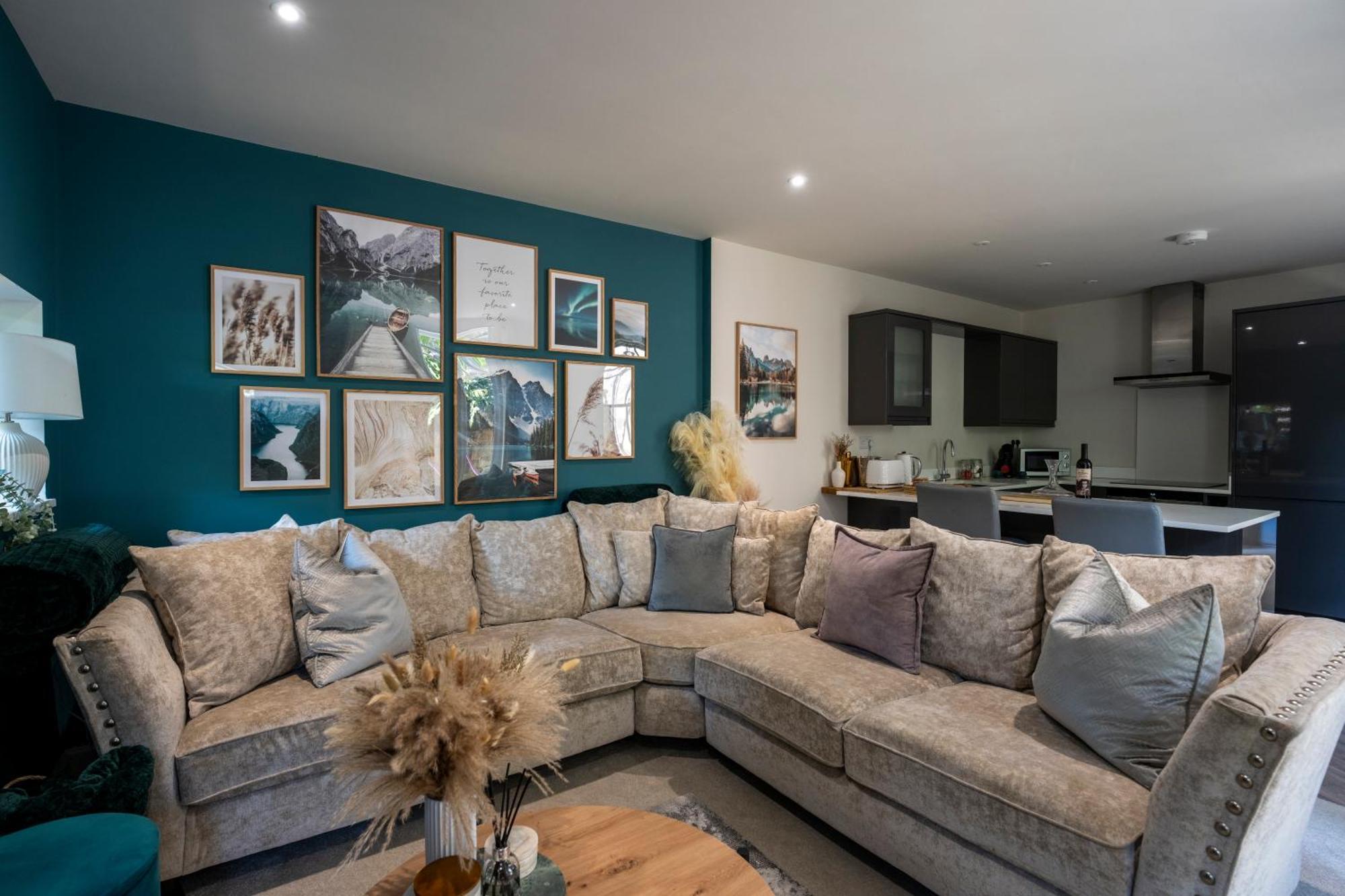 Spring Mount Huge Luxury Full Apartment- Harrogate Centre-Two Extremely Comfy Kingsize Bedrooms-Fully Equipped Modern Kitchen-Cosy Living Room With Huge Tv Buitenkant foto
